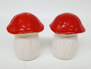 lot 76 image: Vintage Ceramic Mushroom Salt and Pepper Shakers - JAPAN