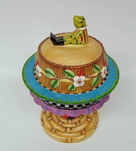 lot 84 image: HOUSE of HATTEN INC. Domed Cake Plate