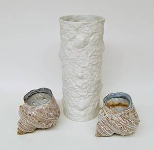 lot 86 image: Vintage Seashell and Clamshell Ceramic Trio