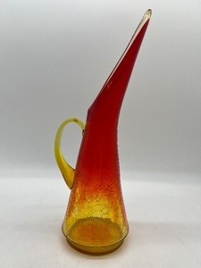 lot 16 image: Vintage KANAWHA Amberina Crackle Glass Pitcher