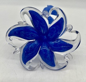 lot 24 image: Arte MURANO Art Glass Blue Flower - ITALY