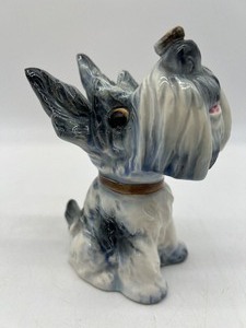 lot 10 image: Vintage Ceramic Terrier with Bee on his Nose