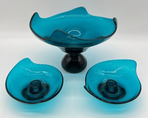 lot 131 image: Vintage Viking Art Glass Teal Compote Bowl and Candle Holders