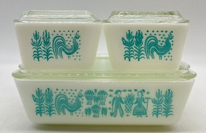 lot 145 image: Vintage PYREX Turquoise Amish Butterprint Refrigerator Dish 4 Pc Set with Lids