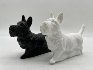 lot 146 image: Vintage Solid Glass Scotty Dog Figures - White & Black