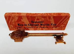 lot 98 image: Vintage Antique Chicago Worlds Fair Souvenir Key
