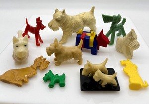 lot 148 image: Vintage Plastic Scotty Dog Miniatures
