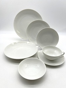 lot 151 image: ROSENTHAL Romance   Romanze - Bjorn Wiinblad - China Service for 12