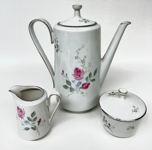 lot 162 image: HEINRICH - H & Co - Selb Bavaria Germany - Europa - Coffee Pot, Sugar & Creamer
