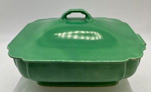 lot 167 image: Vintage HOMER LAUGHLIN Riviera Covered Dish - Green