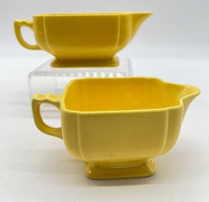 lot 168 image: Vintage HOMER LAUGHLIN Riviera - Gravy Boat and Creamer - Yellow