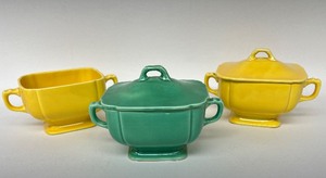 lot 170 image: Vintage HOMER LAUGHLIN Riviera - Sugar Bowls