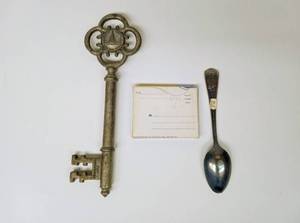 lot 101A image: Collection of Chicago World Fair 1933 Souvenirs including Keys