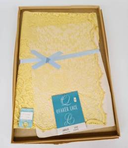 lot 214 image: QUAKER Lace Frosty Yellow Tablecloth NOS