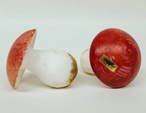 lot 229 image: Pair of Mid-Century Italian Mushrooms