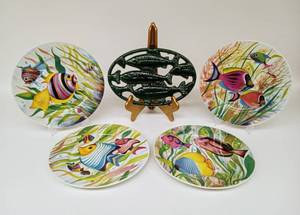 lot 253 image: Decorative Fish Plates & Large Trout Trivet
