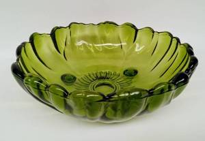 lot 265 image: Large Green INDIANA Glass Footed Serving Bowl