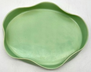 lot 299 image: Vintage Mint Green MCM CALIFORNIA POTTERY Freeform Dish