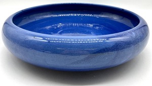 lot 319 image: Shallow Terrarium Pots in Blue and Crackle Glazed Green