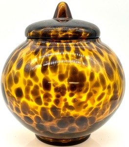 lot 312 image: PIER 1 Tortoise Shell Blown Glass Pieces (4)