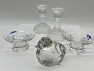 lot 211 image: Crystal Grouping of Bird, Candlesticks and NUUTAJARVI Finland Candle Holders
