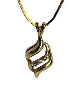 14K Yellow Gold 22 Diamond Pendant Necklace (4.6 grams)