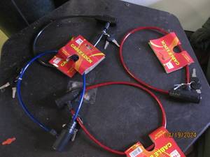 4 new cable locks with keys...
