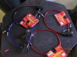 4 new cable locks with keys...