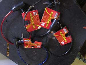 4 new cable locks with keys...