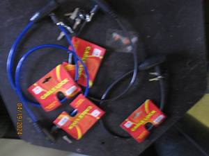 4 new cable locks with keys...
