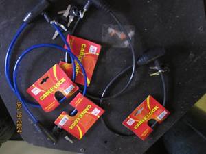 4 new cable locks with keys...