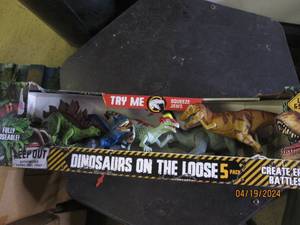 dinosaurs on the loose 5 pack...