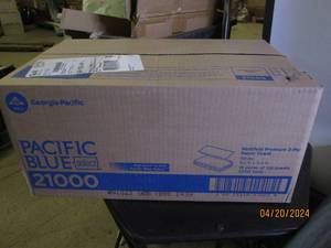 case of pacific blue multifold premium 2-ply paper towels white 2000 in case