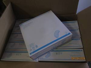 case of 750 blue large comfort bouffants