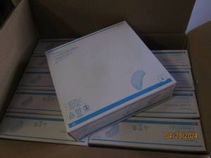 case of 750 blue large comfort bouffants