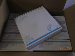 case of 750 blue large comfort bouffants