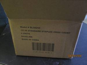 package of 4 units of 25,0000 staples