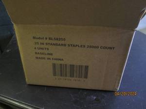 package of 4 units of 25,0000 staples