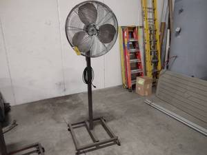 lot 19 image: Cart Mounted 24 Fan, Works...