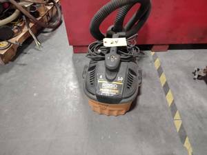 lot 24 image: Ridgid 5 hp, 4 Gallon Shop Vac. Wor...
