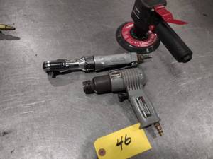 lot 46 image: 38 Ratchet,  Air Hammer, & Husky D...