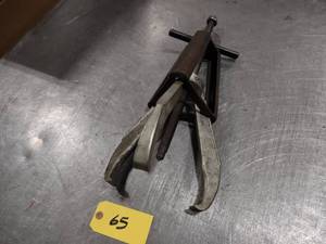 lot 65 image: 3-Jaw Puller...