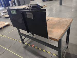 lot 432 image: Workbench, 60x36...