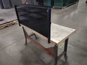 lot 437 image: Workbench, 60x24...