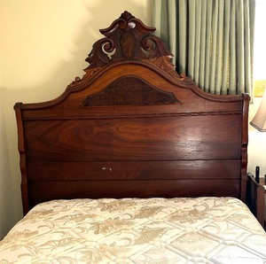 Antique Victorian Walnut Full Size Bed