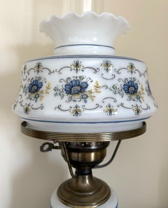 Vintage Quoizel Hurricane Lamp Abigail Adams