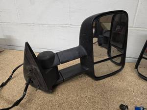 Set of Tow Mirrors from a 2005 Chevy 2500
