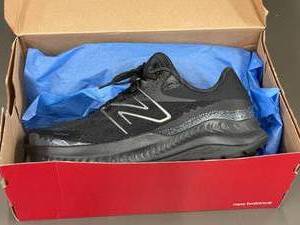 AL 2      New Balance Mens Size 10