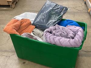 ID 4    Large Tote with Bedding and Blankets
