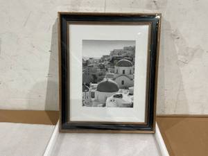 lot 127 image: 16x20 Picture Frame with Mat for 11x14 Photo